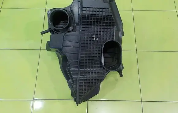 Renault Captur Air filter box H8201173592 16AB119