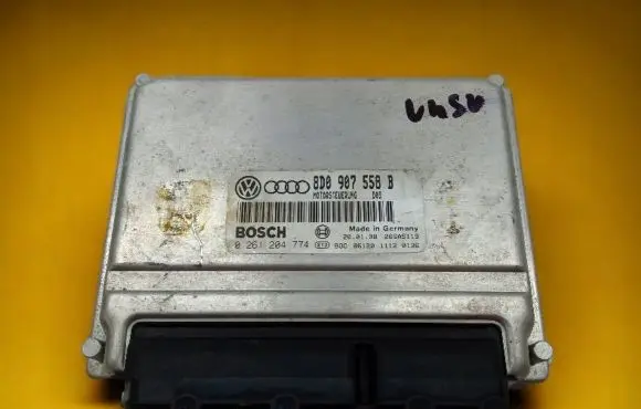 Volkswagen PASSAT B5 Engine control unit/module 8D0907558B