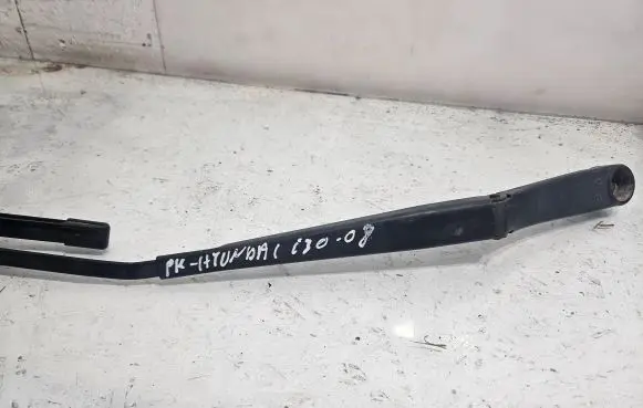 Hyundai i30 Front wiper blade arm F00S51F103