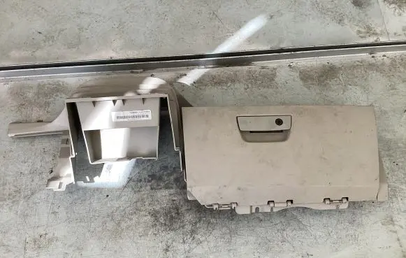 Chrysler Town u0026 Country V Glove box set C303004ab307366