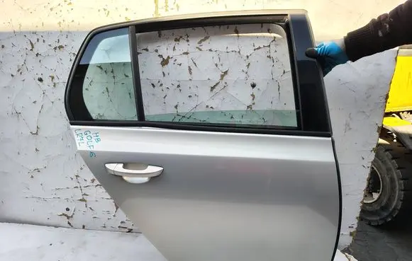 Volkswagen Golf VI Rear door 