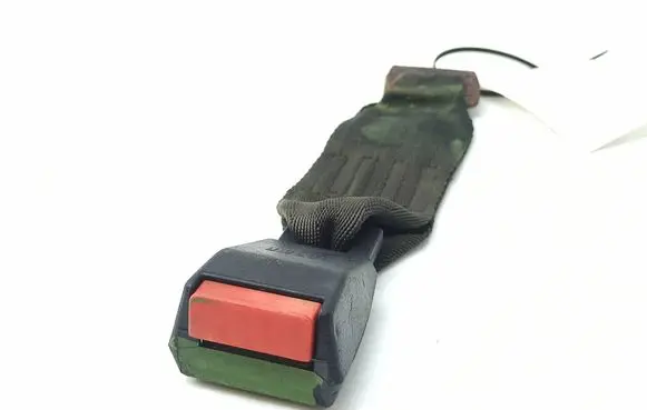 Volkswagen Golf I Rear seatbelt buckle
