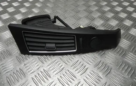 Rear air vent grill