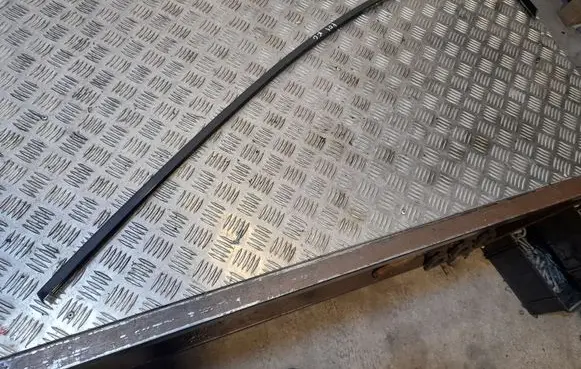 BMW 7 F01 F02 F03 F04 Rear door window/glass frame 7185243