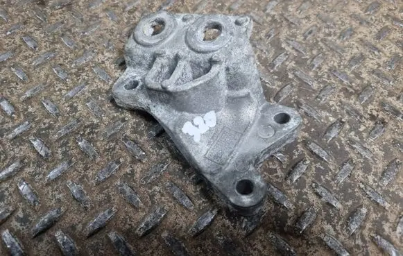Volvo XC40 Front differential bracket 31439850
