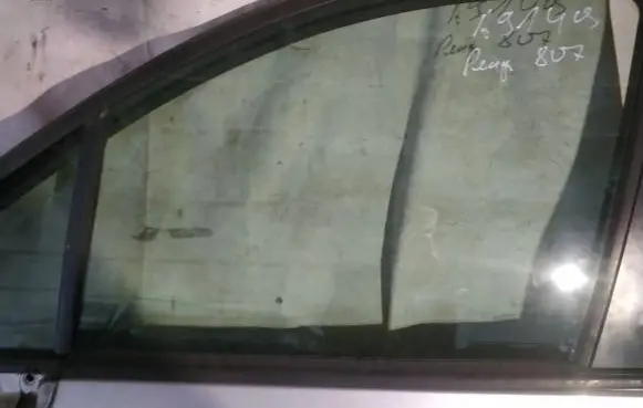 Peugeot 807 Front door window glass four-door as2