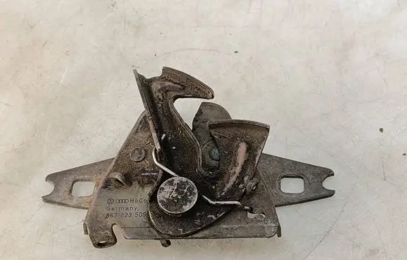 Volkswagen PASSAT B4 Engine bonnet/hood lock/catch 867823509