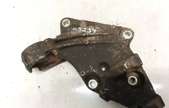 Engine mounting bracket