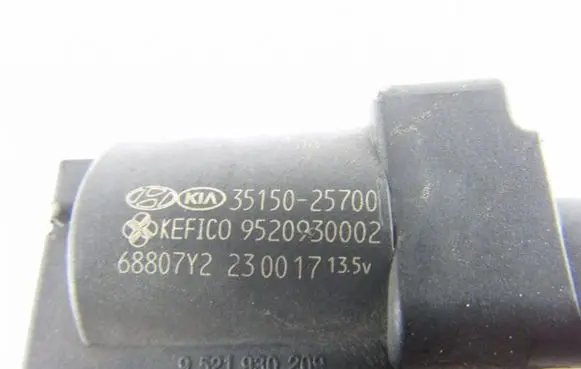 KIA Carens II Electric throttle body valve 3517026900