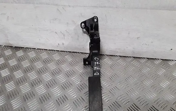 Jeep Grand Cherokee Accelerator throttle pedal 68021971AD