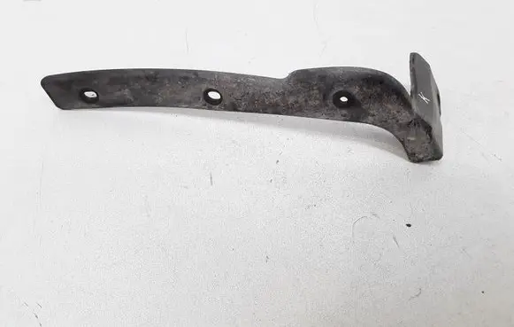 Nissan Almera N16 Fender mounting bracket