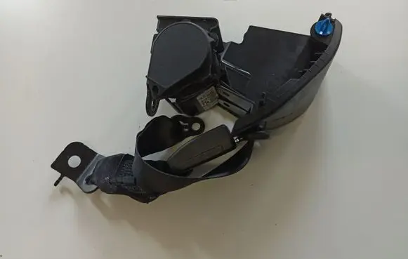 BMW 4 F32 F33 Rear seatbelt buckle 7266352 619636700D