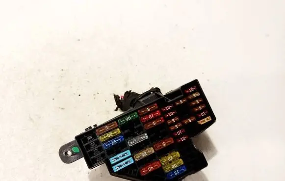 Volkswagen PASSAT B6 Fuse box set 3c1941823