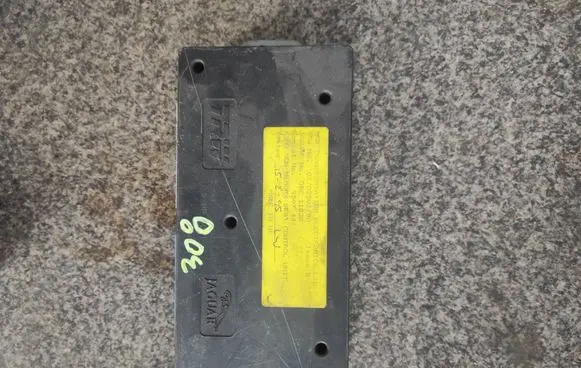 Jaguar XJ X300 Seat control module DBC11828