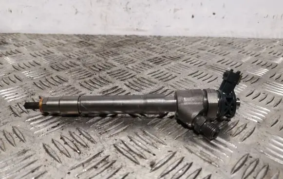 Nissan X-Trail T32 Fuel injector 0445110546