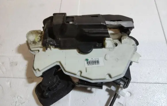 Skoda Fabia Mk3 (NJ) Front door lock 6n1837015a 6v1837015a