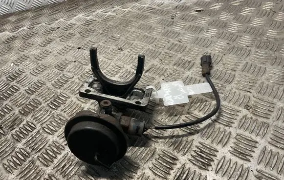 Opel Frontera B Front differential bracket 