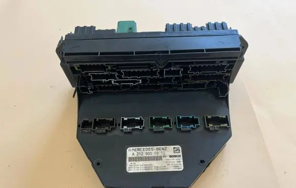 Mercedes-Benz C W204 SAM control unit A2129005912