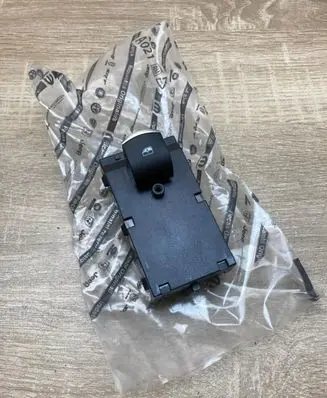 Alfa Romeo Stelvio Electric window control switch 01561092280 25817SW