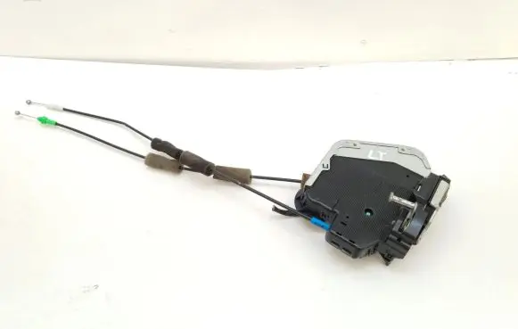 Lexus IS 220D-250-350 Rear door lock 7I2122