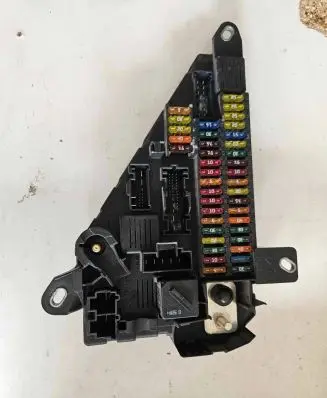 BMW 5 E60 E61 Fuse module 6906619
