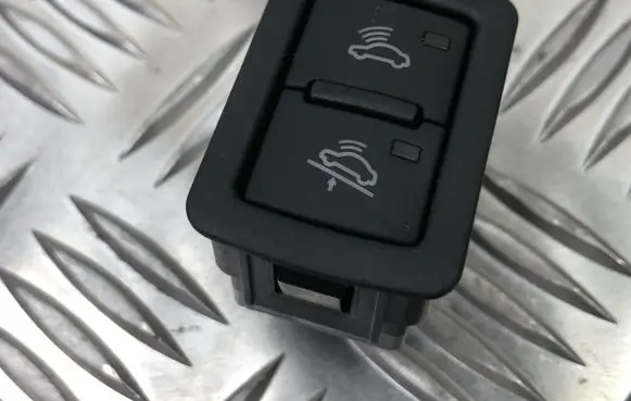 Audi TT TTS Mk2 Alarm switch 4F0962109