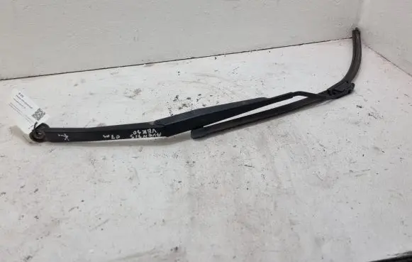 Toyota Avensis Verso Front wiper blade arm