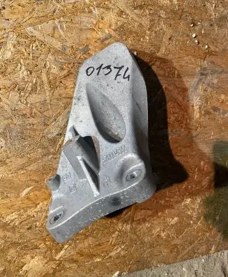 Maserati Ghibli Engine mounting bracket 670004866