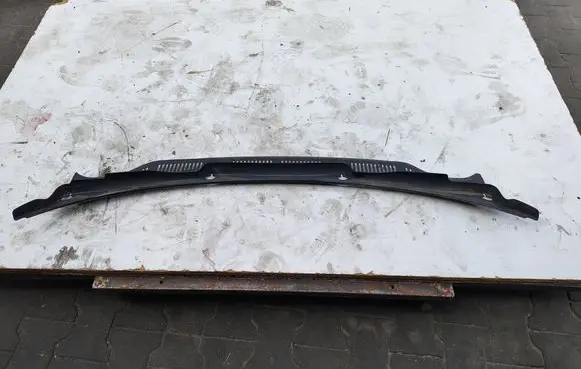 Volkswagen Touran I Wiper trim 