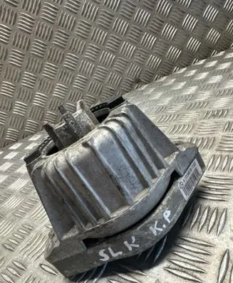 Mercedes-Benz SLK R172 Engine mount bracket A1722400017 3618673