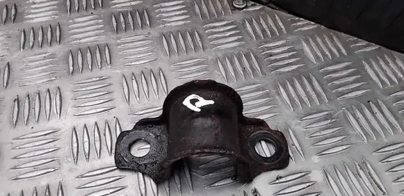 Volvo XC70 Sway bar bush bracket, front 