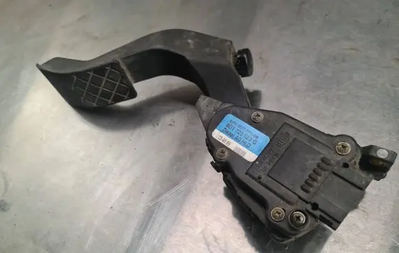 Audi A4 S4 B5 8D Accelerator throttle pedal 8D1723523G 034699