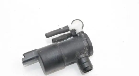 Peugeot 2008 II Windscreen/windshield washer pump 9825893480