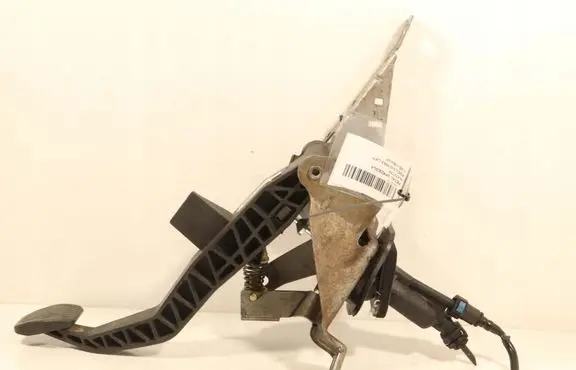 Ford Focus Clutch pedal BV617B633GG