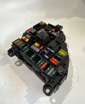 BMW 5 F10 F11 Fuse module 1670499 9252813