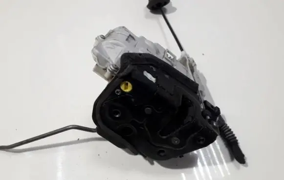 Audi A4 S4 B7 8E 8H Front door lock 8e2837015aa