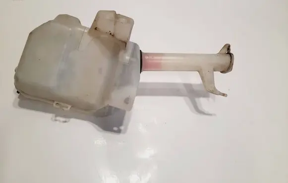 Mitsubishi Grandis Windshield washer fluid reservoir/tank