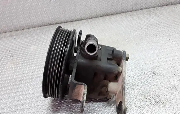 Nissan X-Trail T30 Power steering pump 