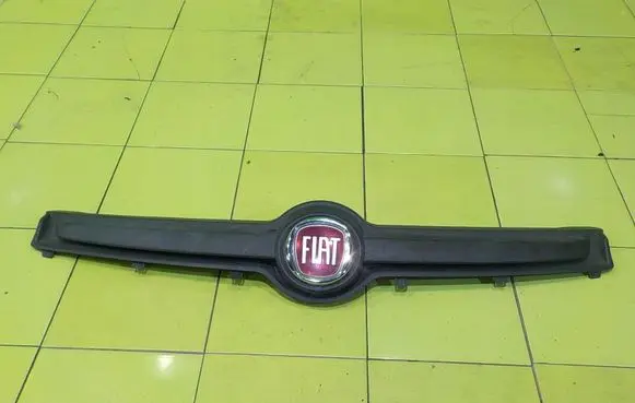 Fiat Panda III Front bumper upper radiator grill 735520656