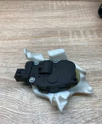 Audi A4 S4 B8 8K Air flap motor/actuator K9749005 19112009