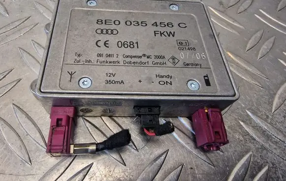 Audi A8 S8 D3 4E Aerial antenna amplifier 8E0035456C