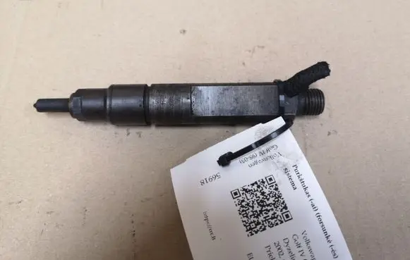 Volkswagen Golf IV Fuel injector 028130201T