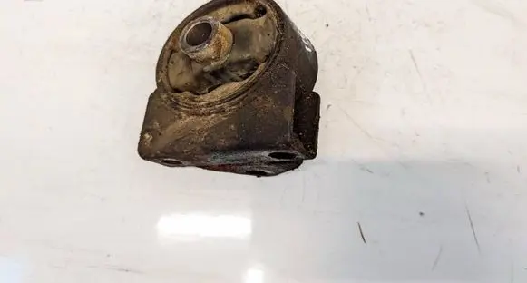 Hyundai Matrix Engine mount bracket