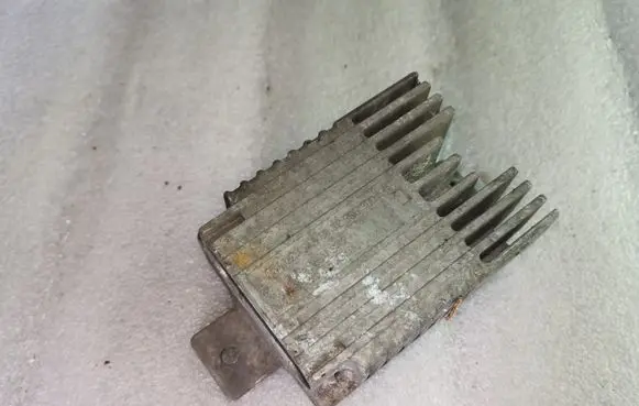 Mercedes-Benz A W168 Coolant fan relay A0235456832