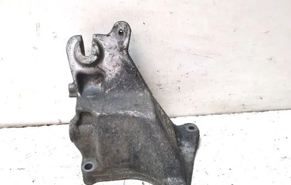Mercedes-Benz GLK (X204) Engine mounting bracket A2722234604