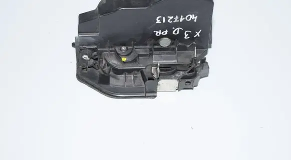 BMW X3 E83 Front door lock 7167066
