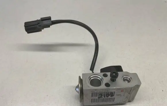 Tesla Model S Air conditioning (A/C) expansion valve 101954400B 1019544