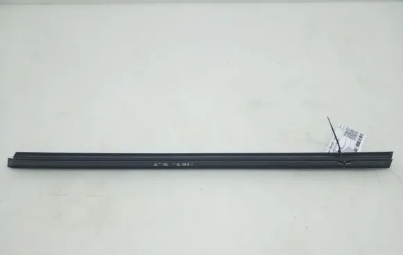 Mercedes-Benz C W204 Front door trim bar A2047250165