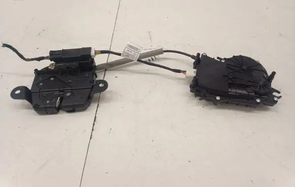 BMW 2 F46 Tailgate/trunk/boot lock/catch/latch 7348530 7348531