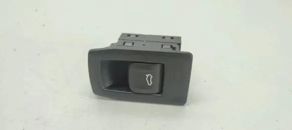 BMW 3 G20 G21 Tailgate/boot open switch button 7948786